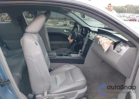 2006 Ford Mustang V6 z USA, uszkodzony, nr VIN 1ZVHT80N765166870